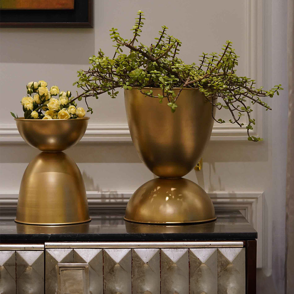 VASES & PLANTERS